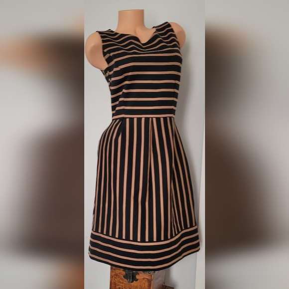 Stylish and Sophisticated Stripe Dress, Size M - Picture 3 of 14